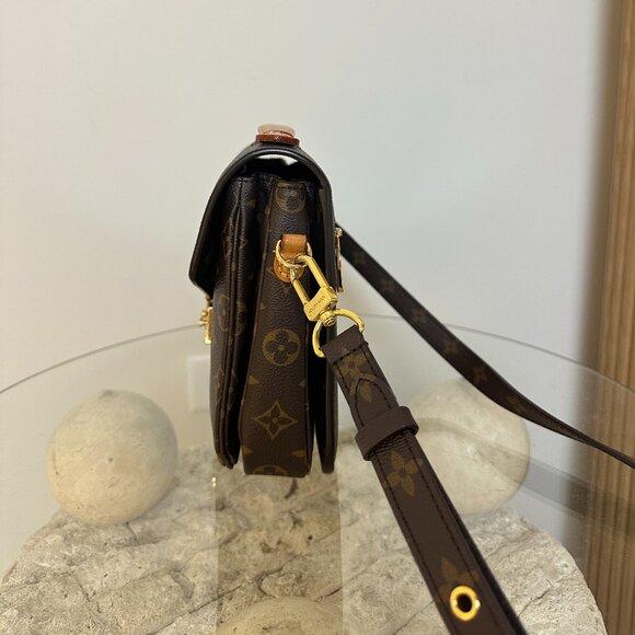 LOUIS VUITTON Pochette Métis in Monogram - Picture 9 of 13